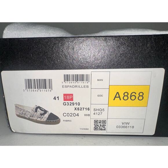 Chanel Espadrilles Tweed White Black Sz 41 Almond Toe Large Logo Flat Shoes NEW - Picture 9 of 11